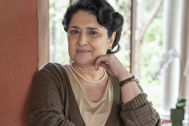 Terra e Paixão: Angelina se revolta, humilha Irene e ameaça Antônio