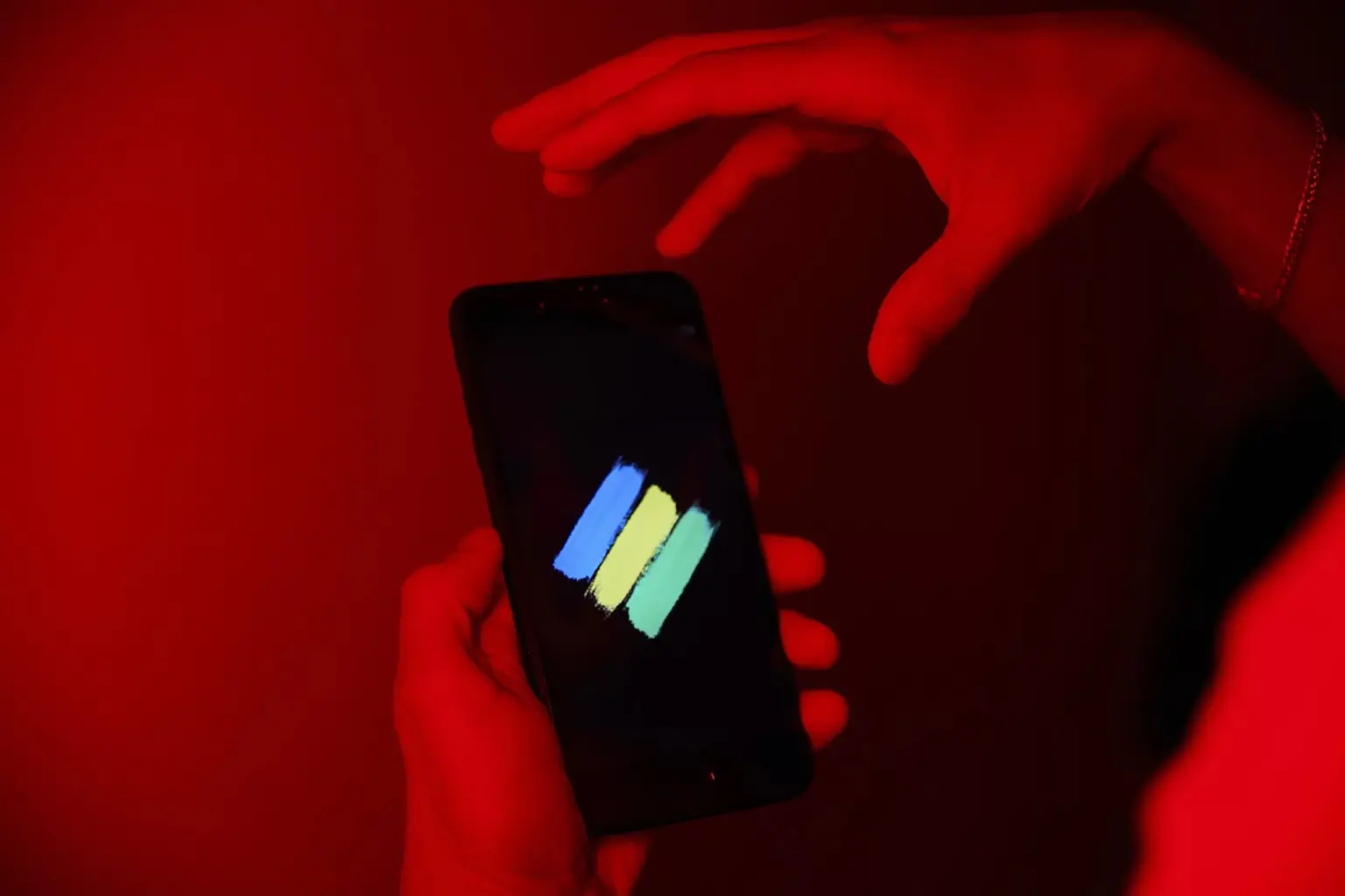 App do governo bloqueia 3,8 mil celulares em 1 semana; Veja como usar