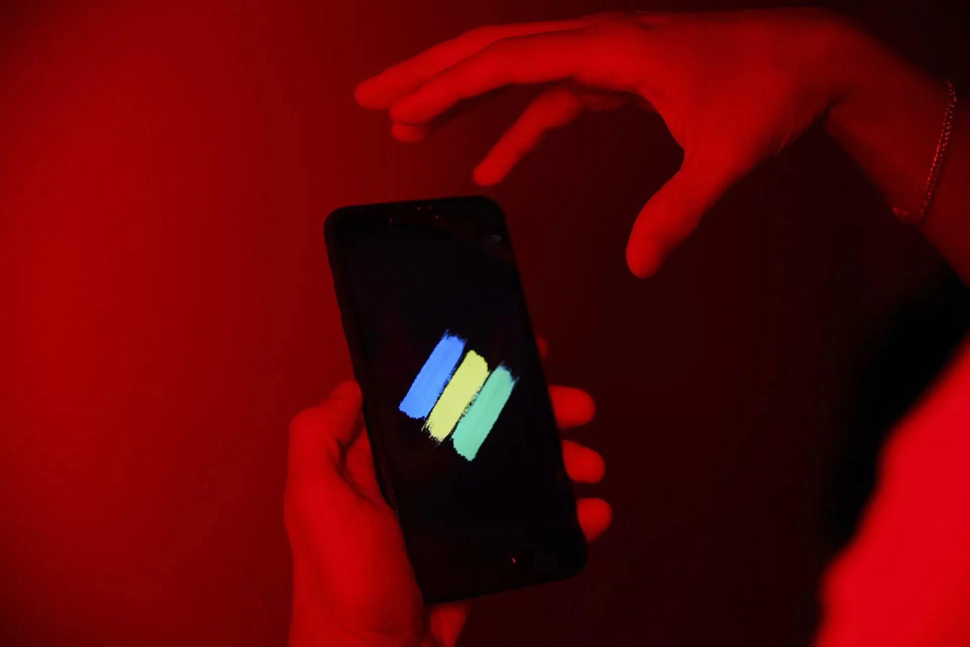 App do governo bloqueia 3,8 mil celulares em 1 semana; Veja como usar