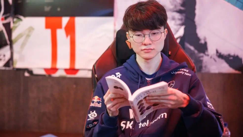 Faker compartilha recomendações de livros; veja lista