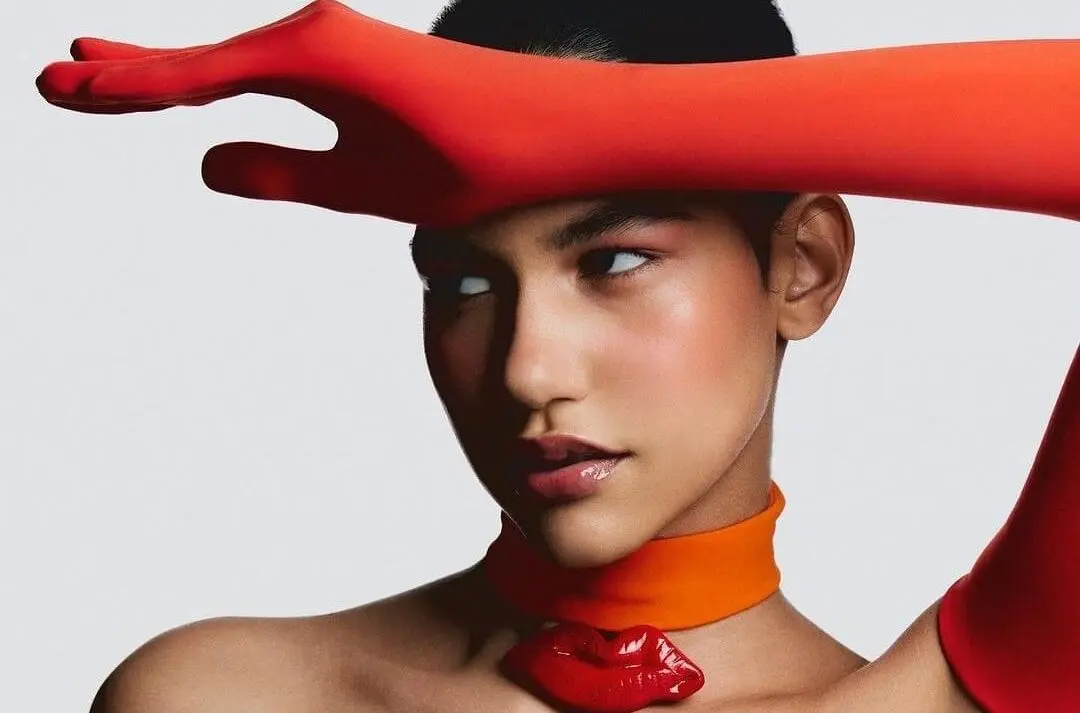 Vídeo: modelo acreana é garota-propaganda de um dos shoppings mais luxuosos do Brasil