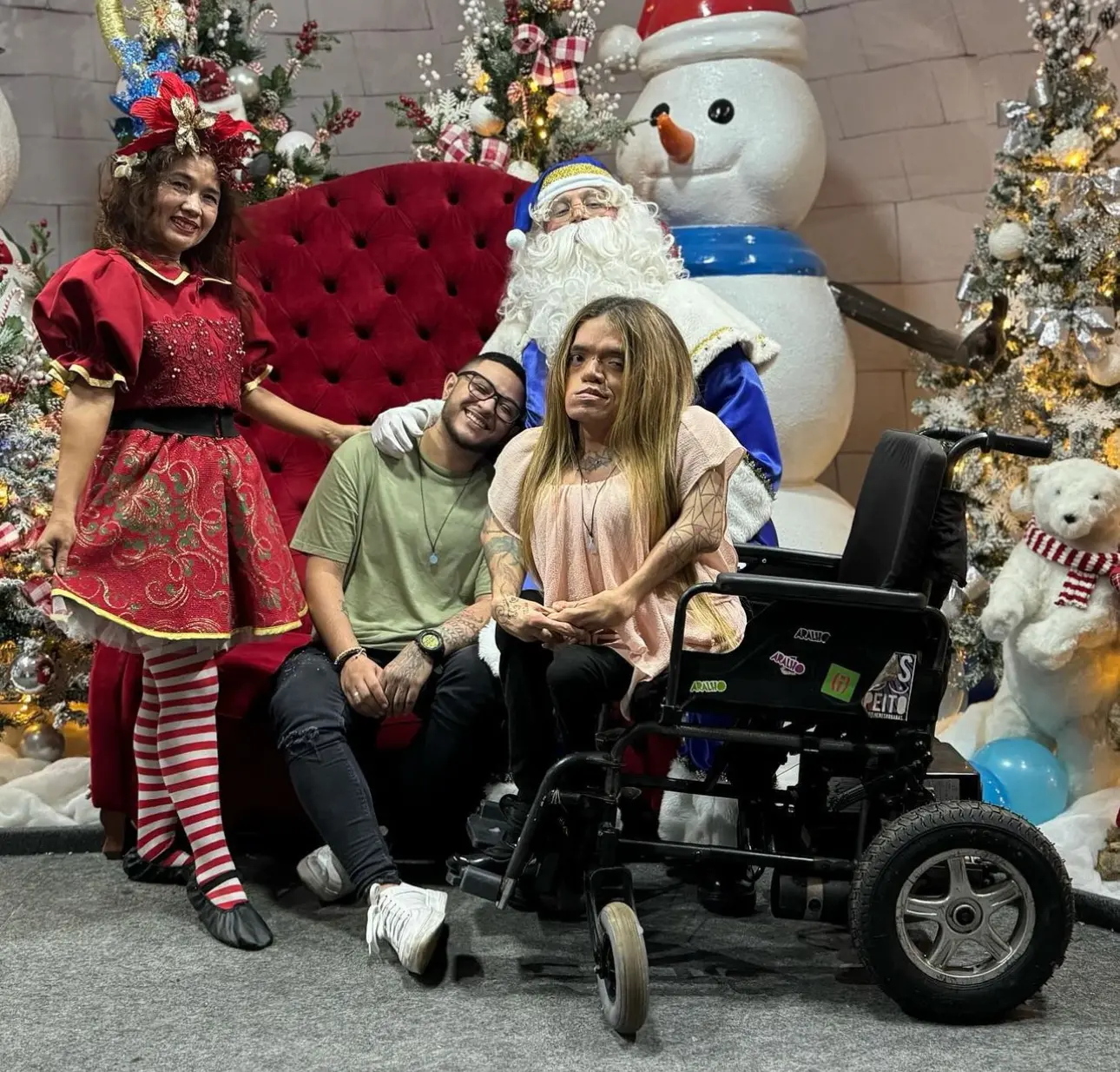 VÍDEO: Leandrinha Du Art é tietada por acreanos em visita à casa do Papai Noel em Rio Branco