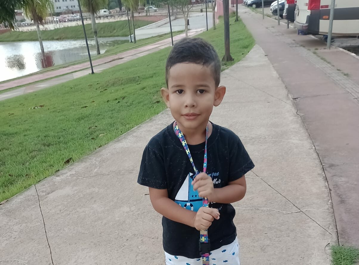 Após descobrir tumor no olho de criança, família faz campanha para custear tratamento fora do Acre