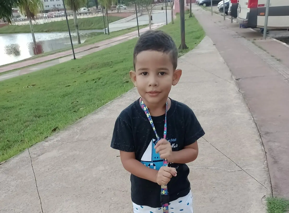 Após descobrir tumor no olho de criança, família faz campanha para custear tratamento fora do Acre