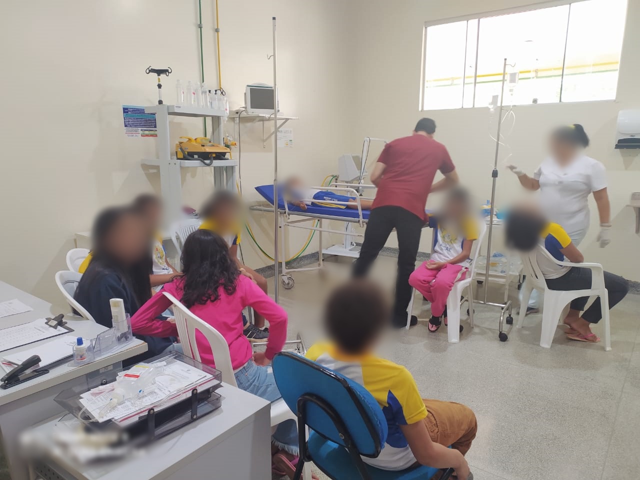 Criança leva remédios controlados da avó para a escola e dopa outros alunos, que vão parar na UPA
