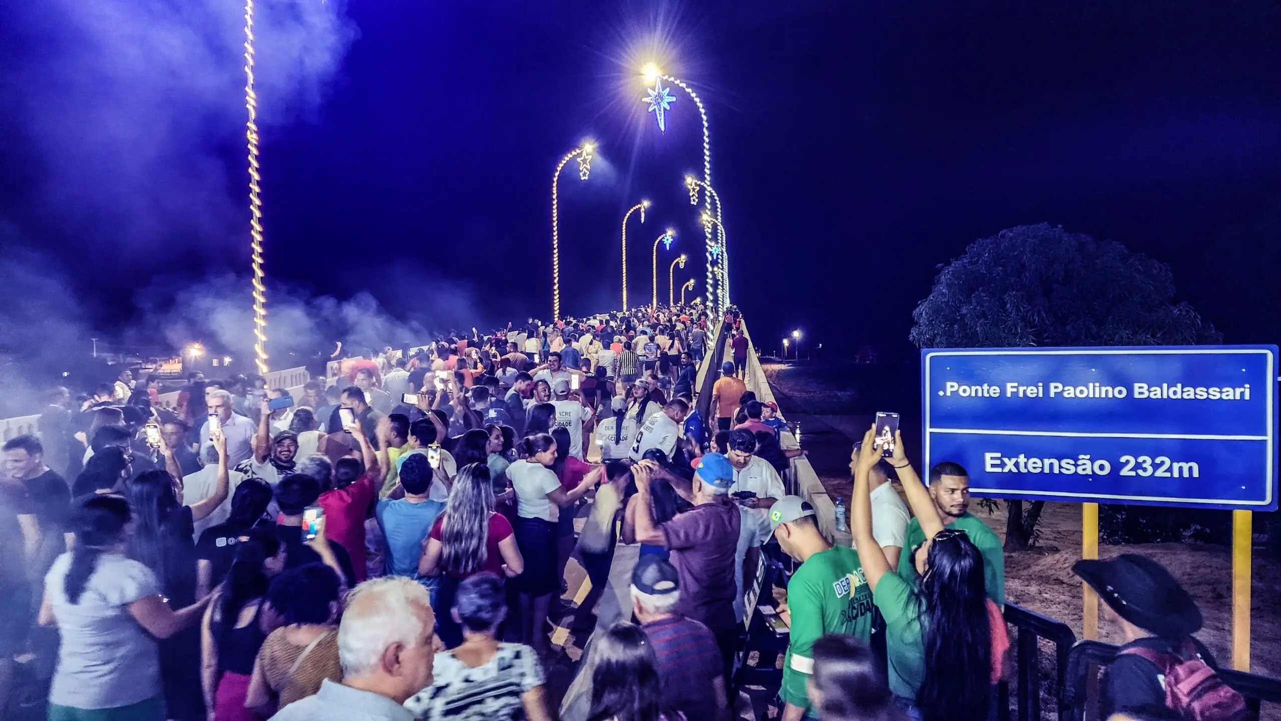 Histórico: população atravessa ponte de Sena em comitiva e de mãos dadas com Gladson