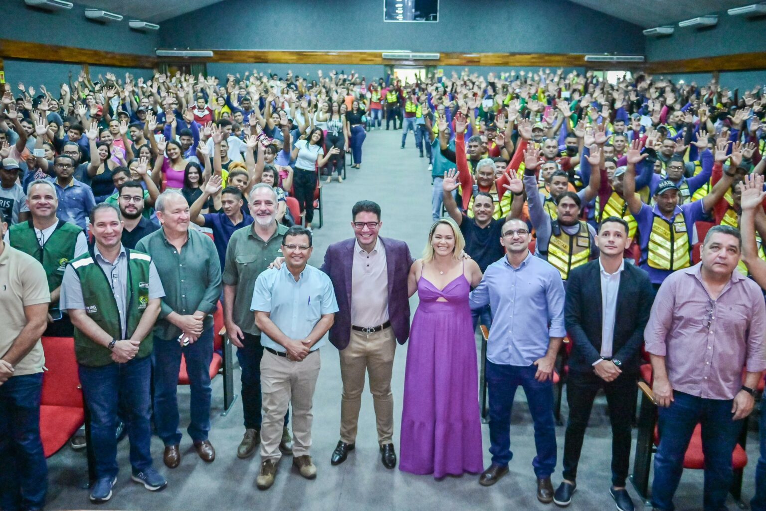 Governo do Acre entrega carteira de habilitação e capacetes aos mototaxistas de Rio Branco Governo do Acre entrega carteira de habilitação e capacetes aos mototaxistas de Rio Branco
