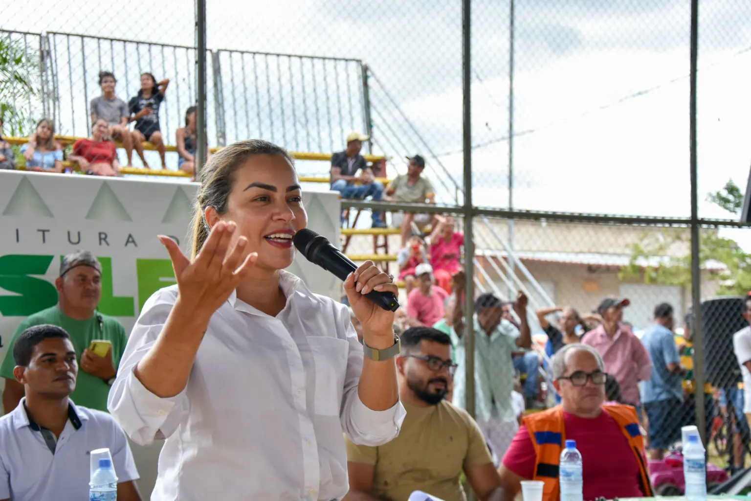 Fernanda Hassem e Defesa Cívil entregam 800 cestas básicas para as famílias de Brasileia