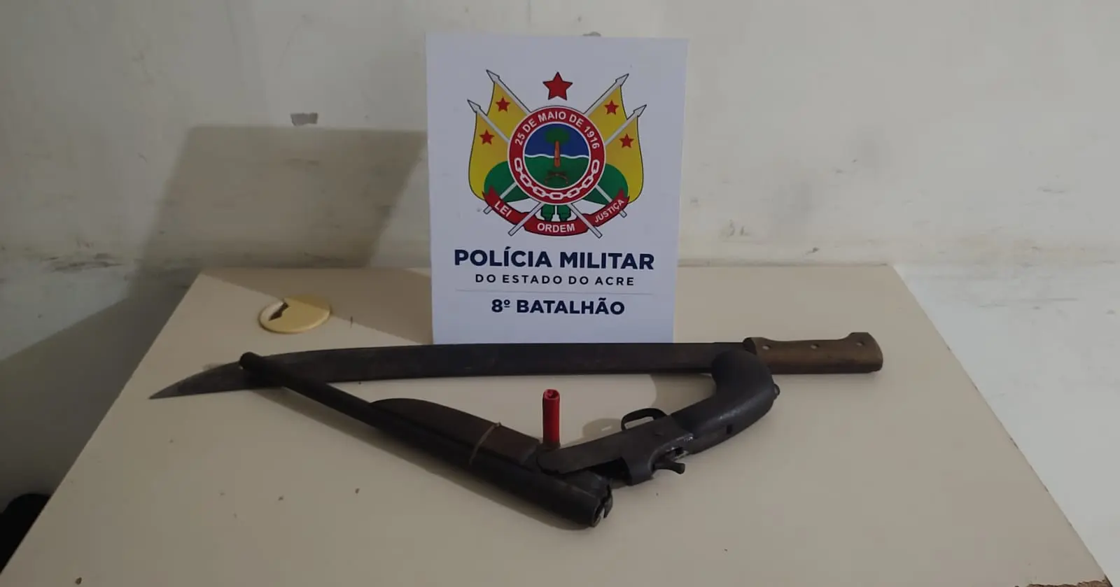 Polícia apreende adolescente com escopeta e terçado no interior do Acre