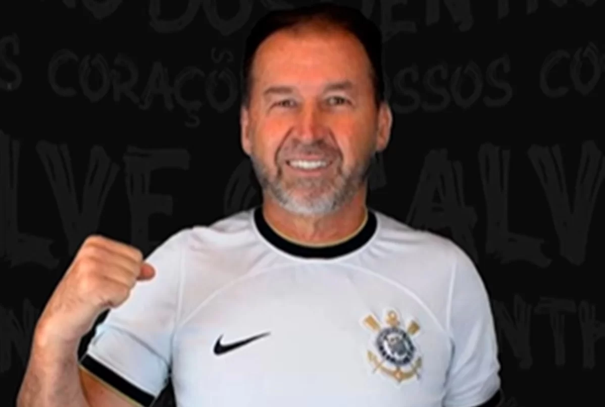 Pressionado, presidente do Corinthians promete “presente” para torcida