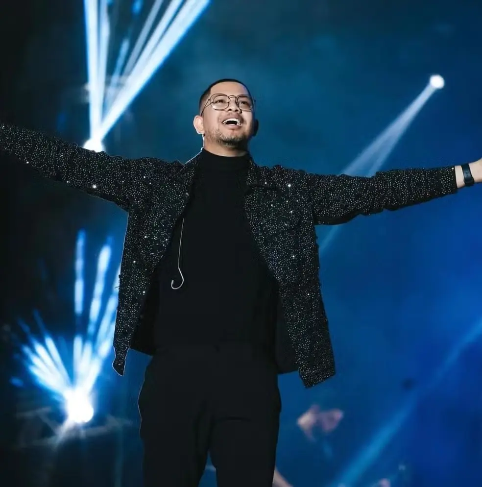 Vídeo mostra momento em que cantor gospel Pedro Henrique passa mal e morre durante show