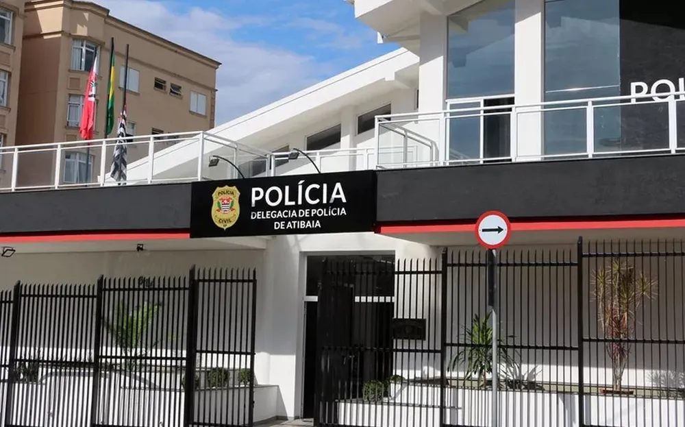 Mulher descobre traição, corta pênis do marido e se entrega à polícia em Atibaia, SP