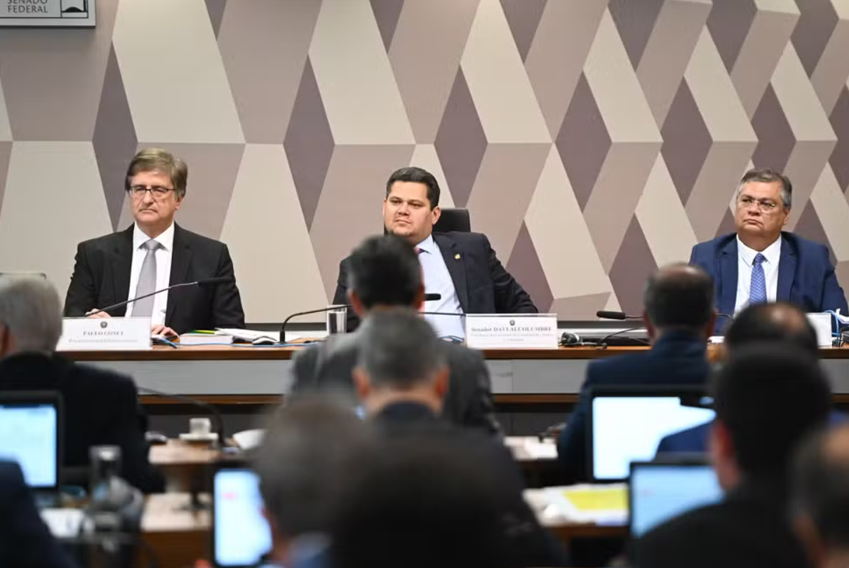 Depois de mais de 10h de sabatina, CCJ do Senado aprova indicação de Dino para o STF e de Gonet para a PGR