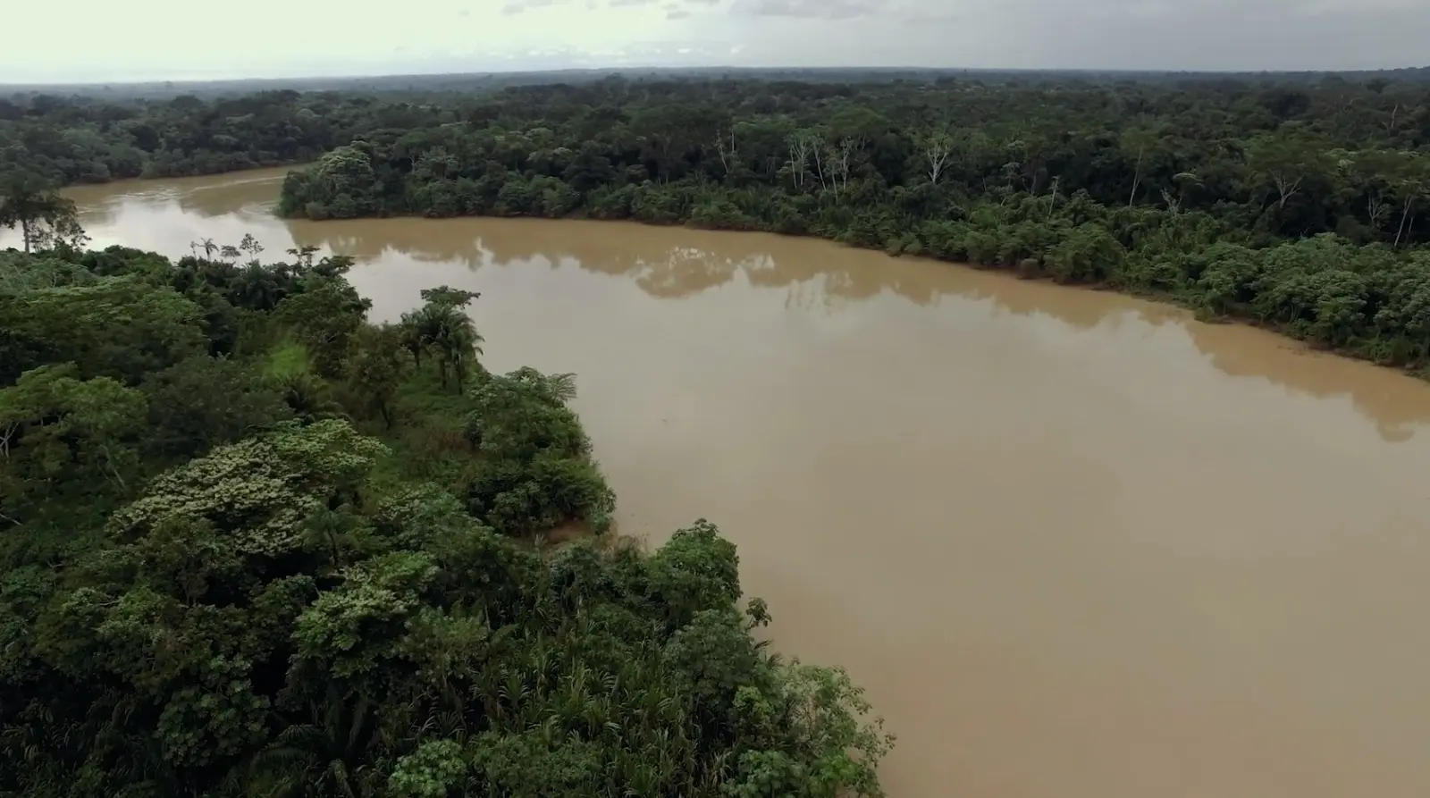 Cidades são apontadas como os maiores poluentes no filme Expedição Águas do Acre