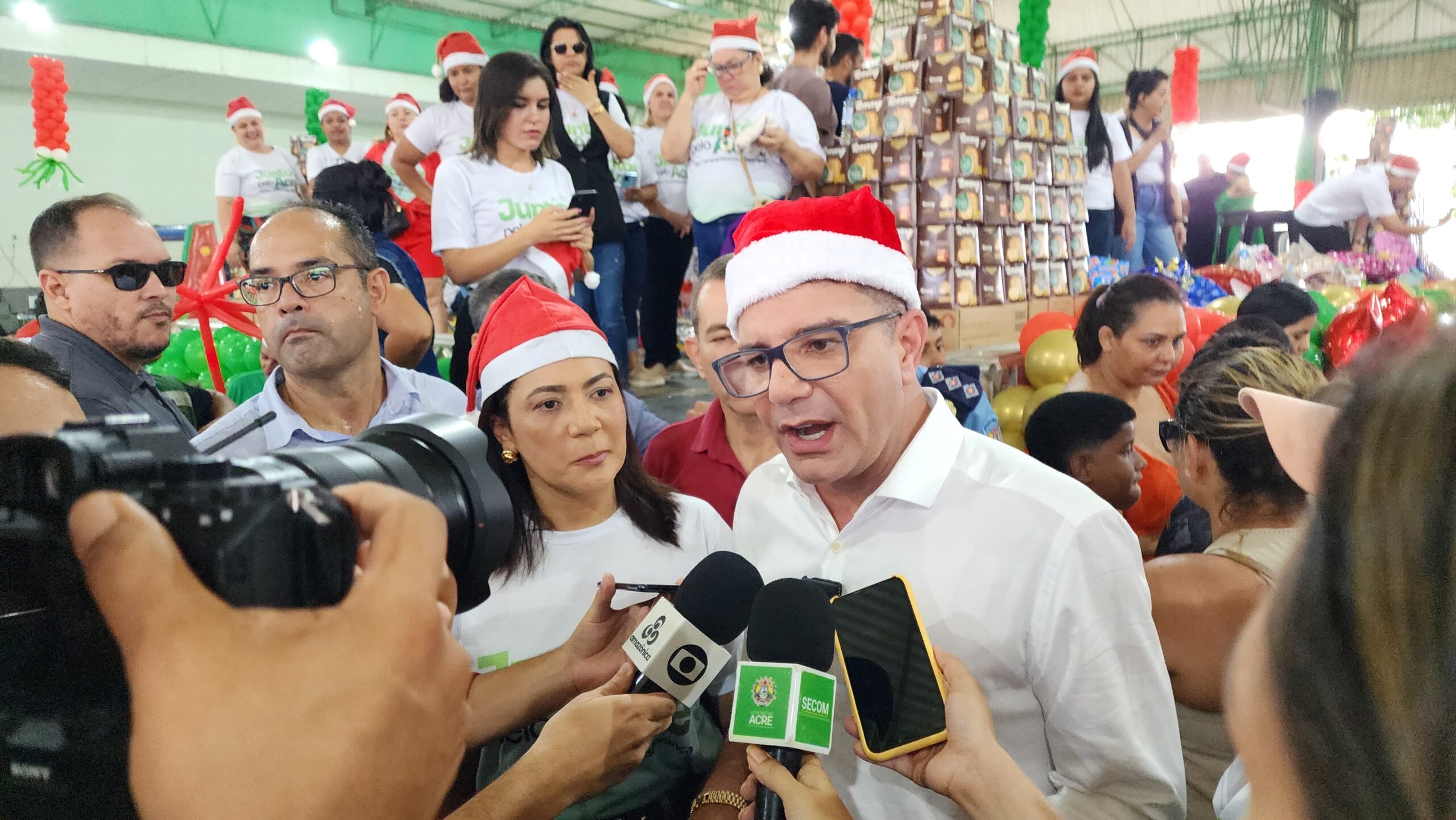 Gladson deixa mensagem para famílias acreanas durante ação de Natal: “momento de refletir”
