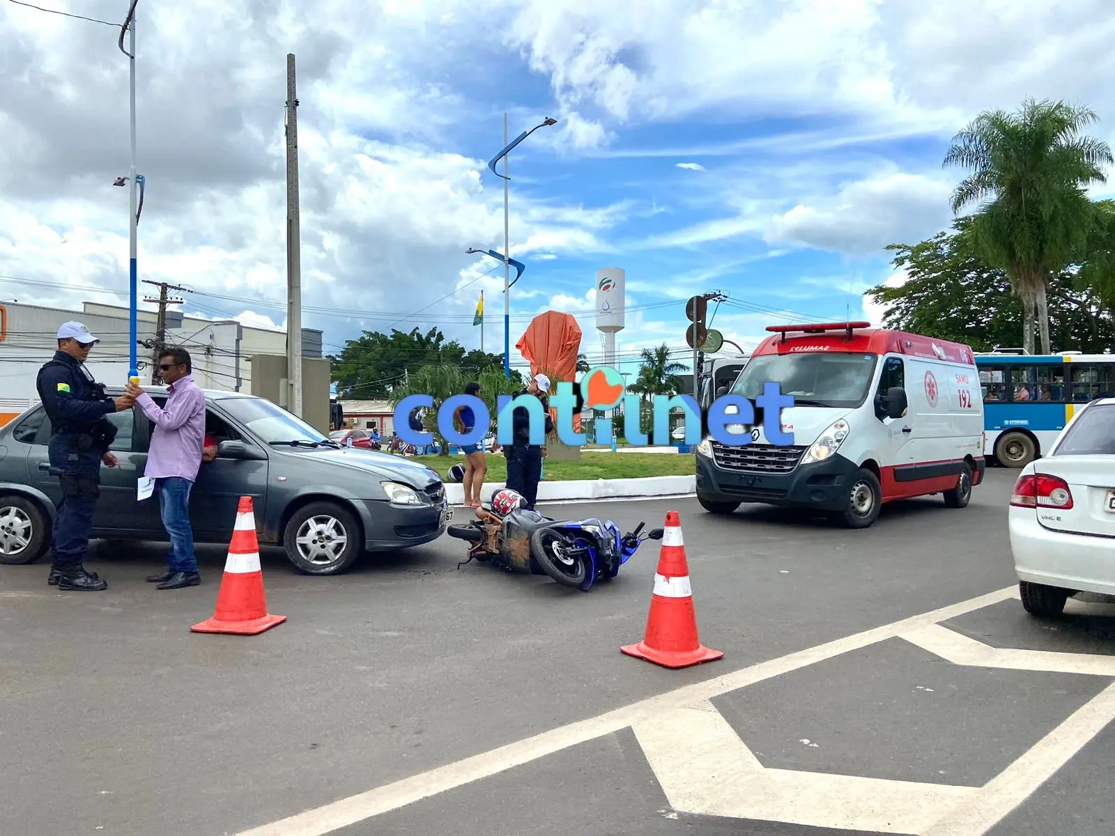 Após sofrer acidente e cair da moto, grávida de 7 meses é encaminhada para a maternidade