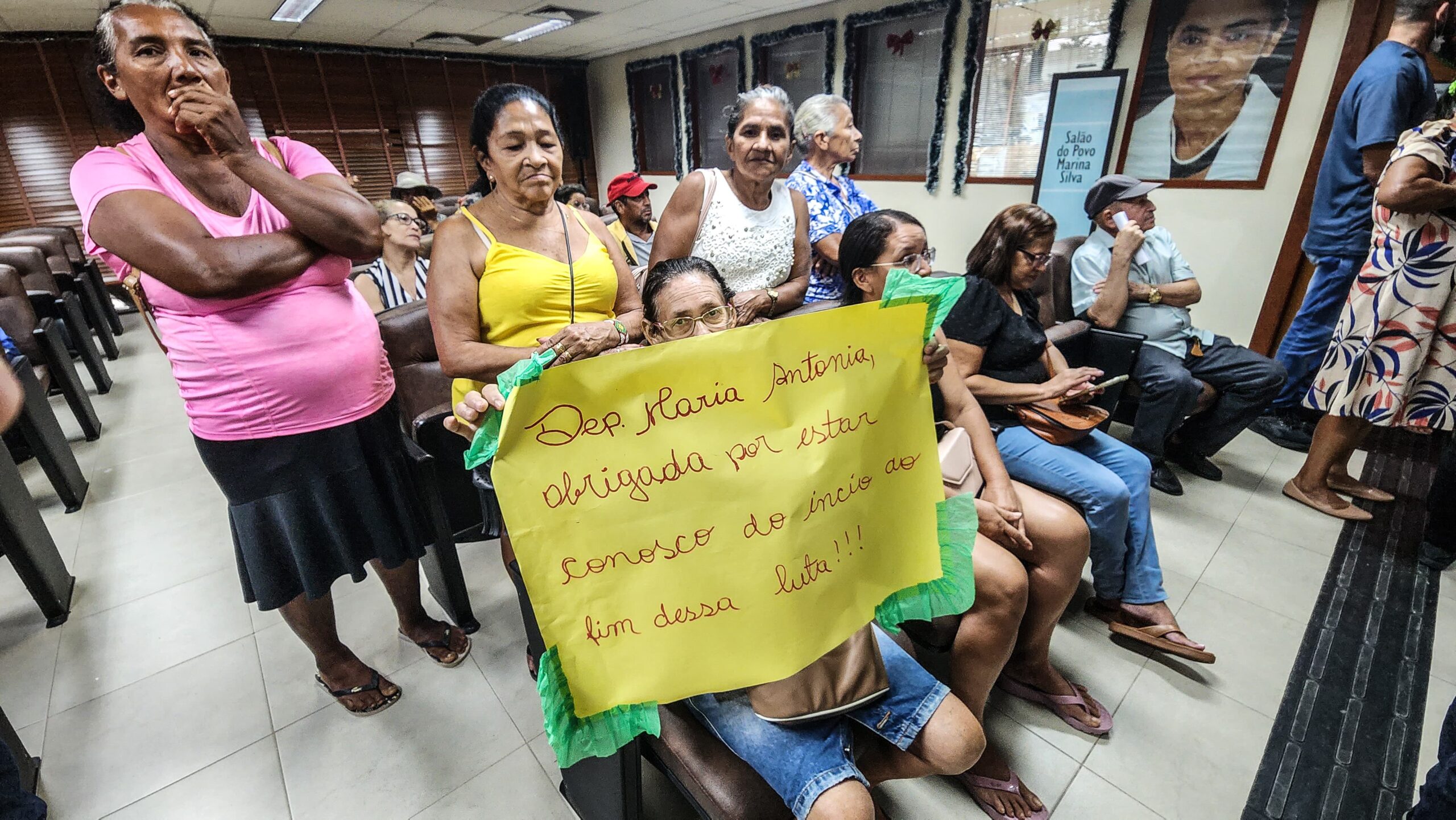 Hansenianos e familiares acampam na Aleac cobrando pensão especial sancionada por Lula