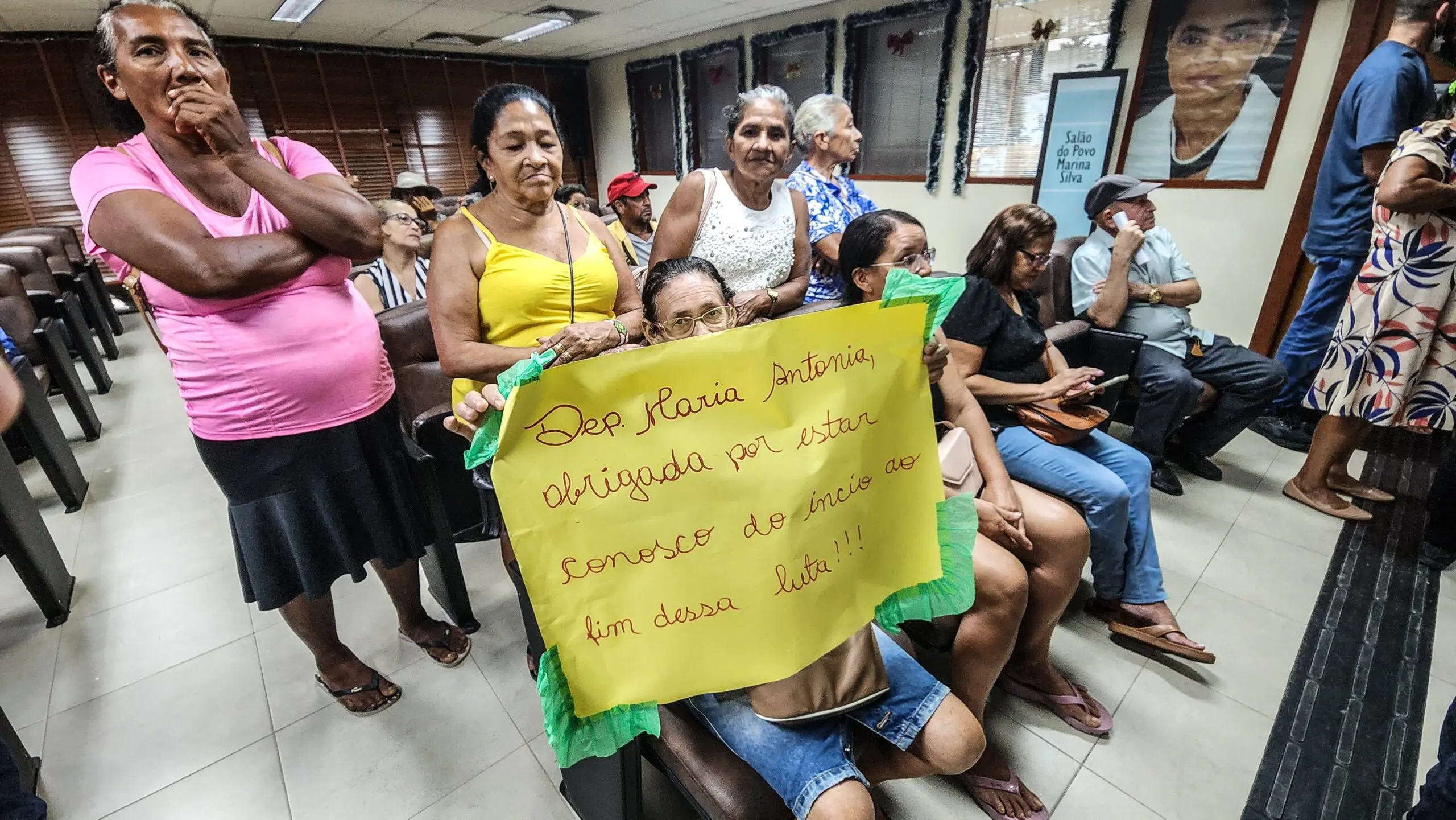 Hansenianos e familiares acampam na Aleac cobrando pensão especial sancionada por Lula