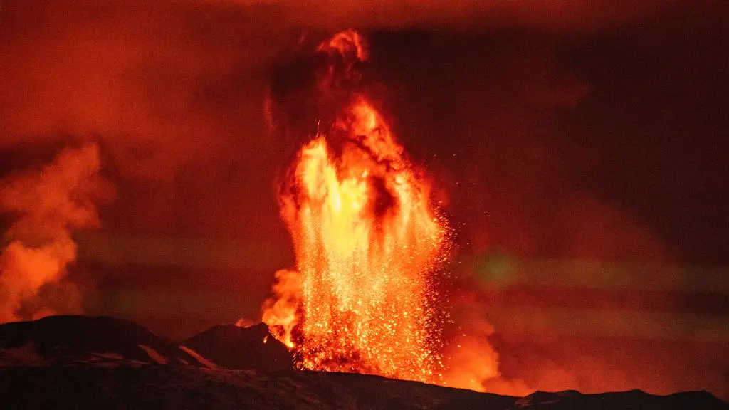 Vulcão entra em erupção na Islândia; veja imagens aéreas