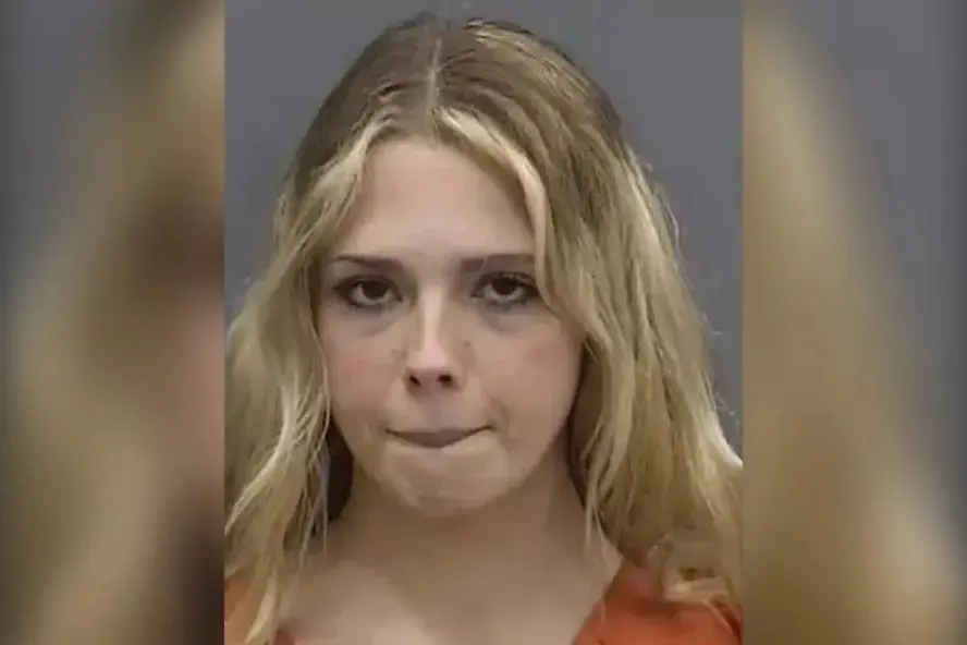 Mulher é presa após fingir ter 14 anos para fazer sexo com alunos do ensino médio