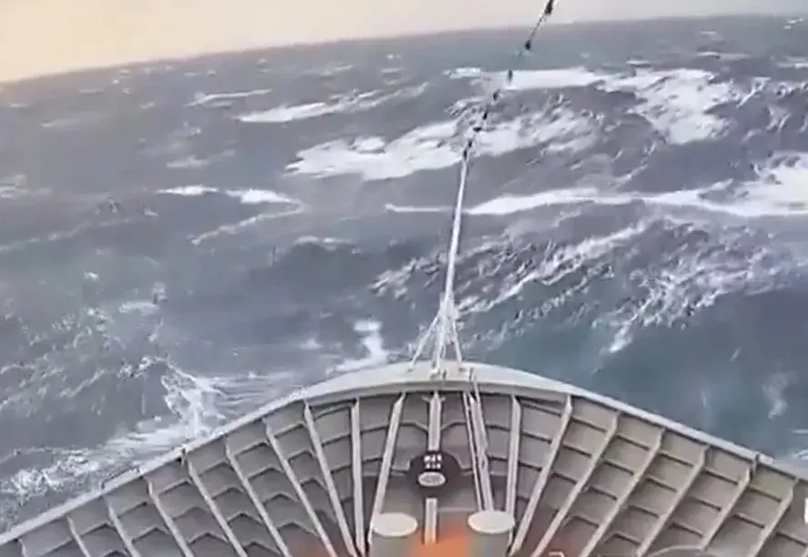 ‘Onda monstro’: vídeo mostra momento em que cruzeiro norueguês é ‘engolido’ pelo mar