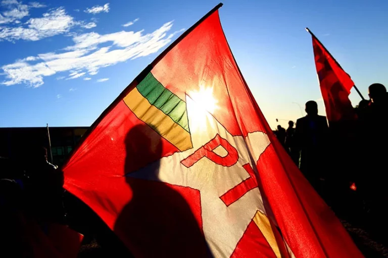 Sob críticas internas, PT realiza evento para discutir rumos da sigla