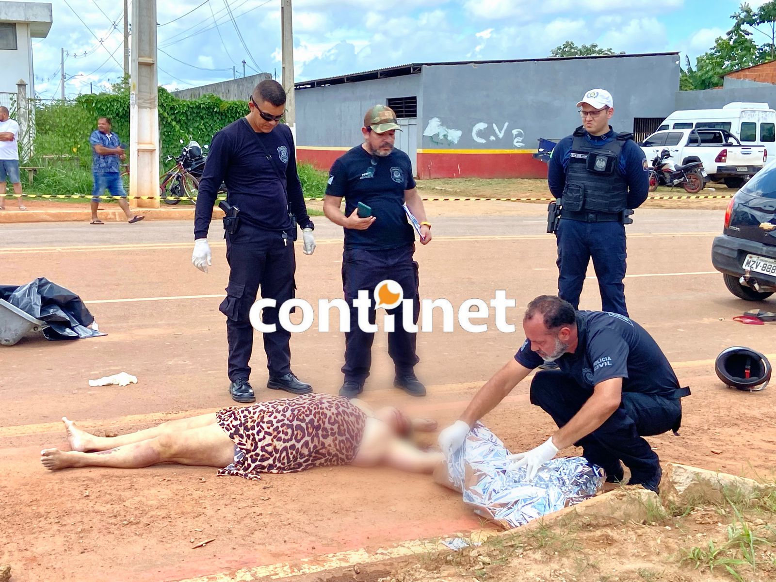 Acidente entre carro e moto deixa mulher morta e homem ferido na Avenida da Sobral
