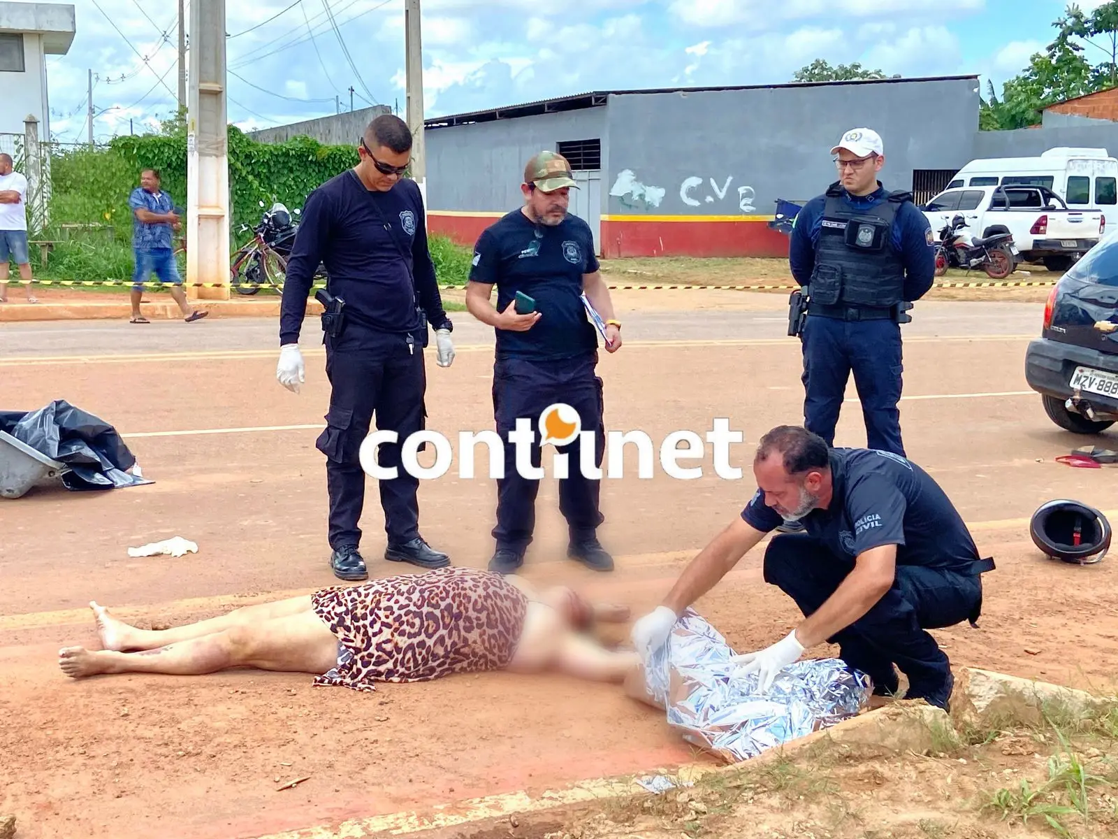 Acidente entre carro e moto deixa mulher morta e homem ferido na Avenida da Sobral