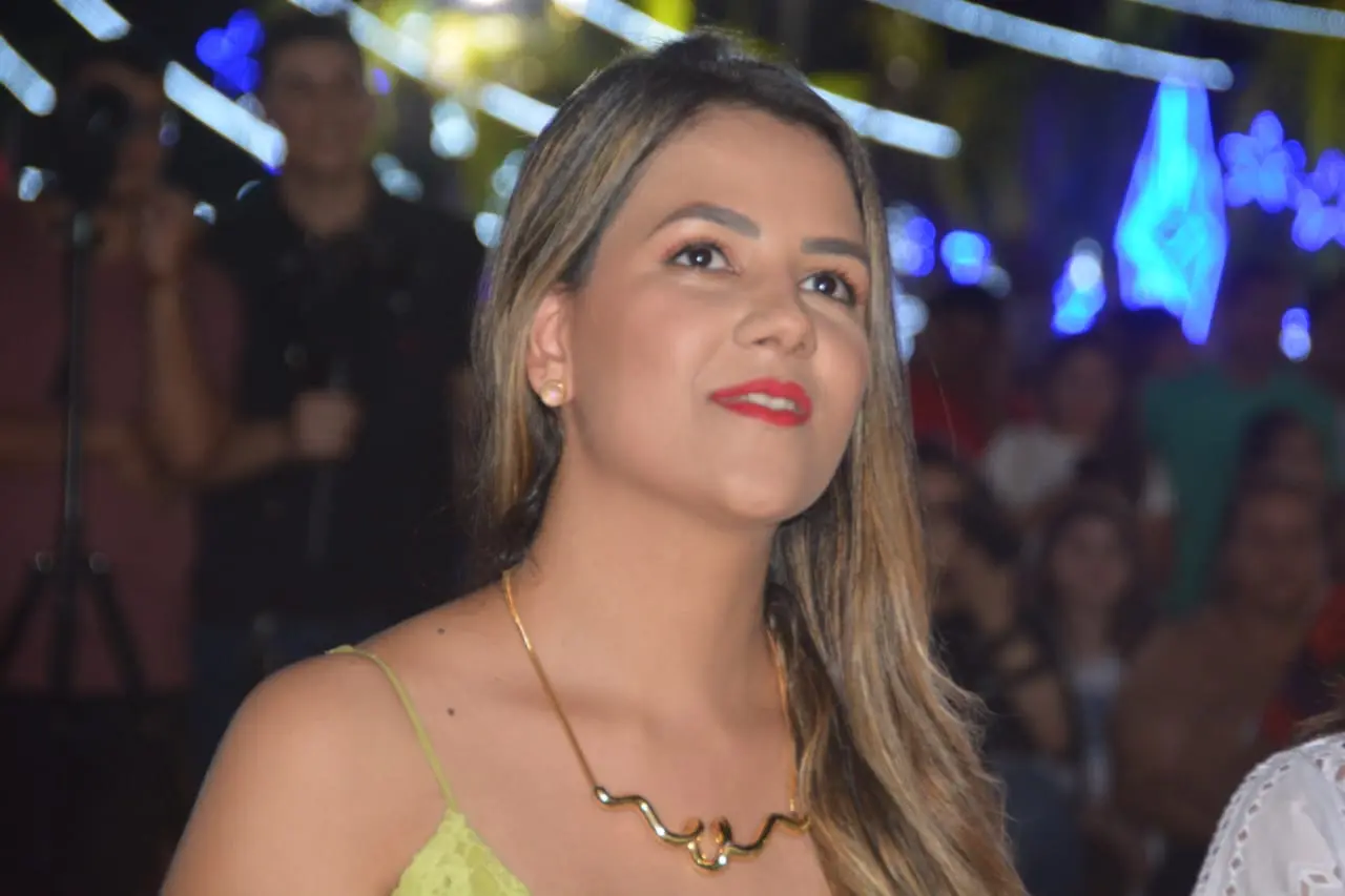 Primeira-dama? Namorada de Gladson participa da abertura do Natal do Governo no Palácio