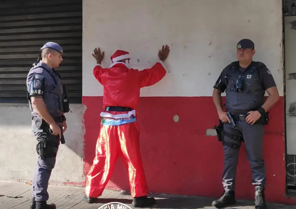 ‘Papai Noel’ é preso e polícia descobre que ele estava foragido há 5 anos