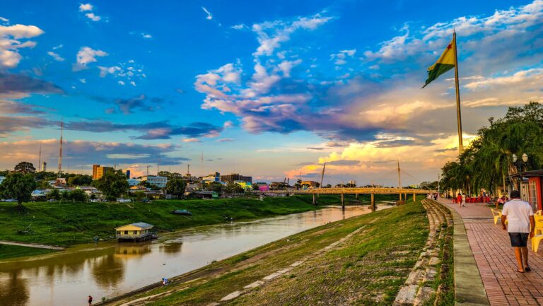 Domingo com sol, nuvens e chuvas que podem ser fortes, aponta previsão