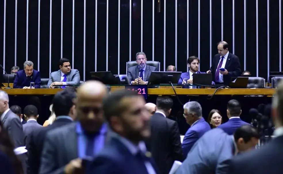 Congresso faz cortes no Farmácia Popular e Fies para bancar emendas