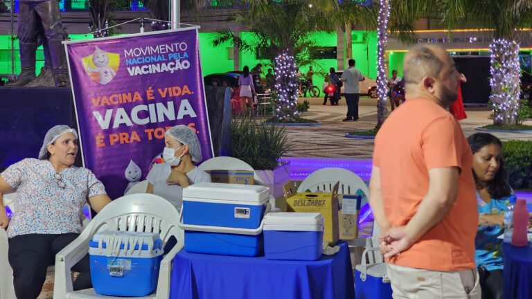 Prefeitura de Rio Branco promove ação de imunização contra a covid-19 na Praça da Revolução