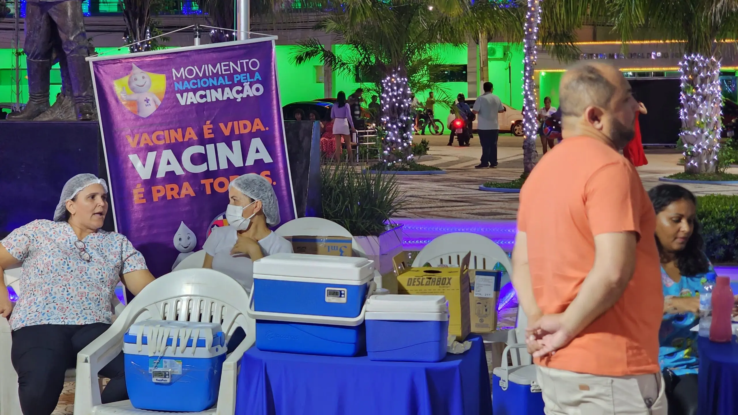 Prefeitura de Rio Branco promove ação de imunização contra a covid-19 na Praça da Revolução