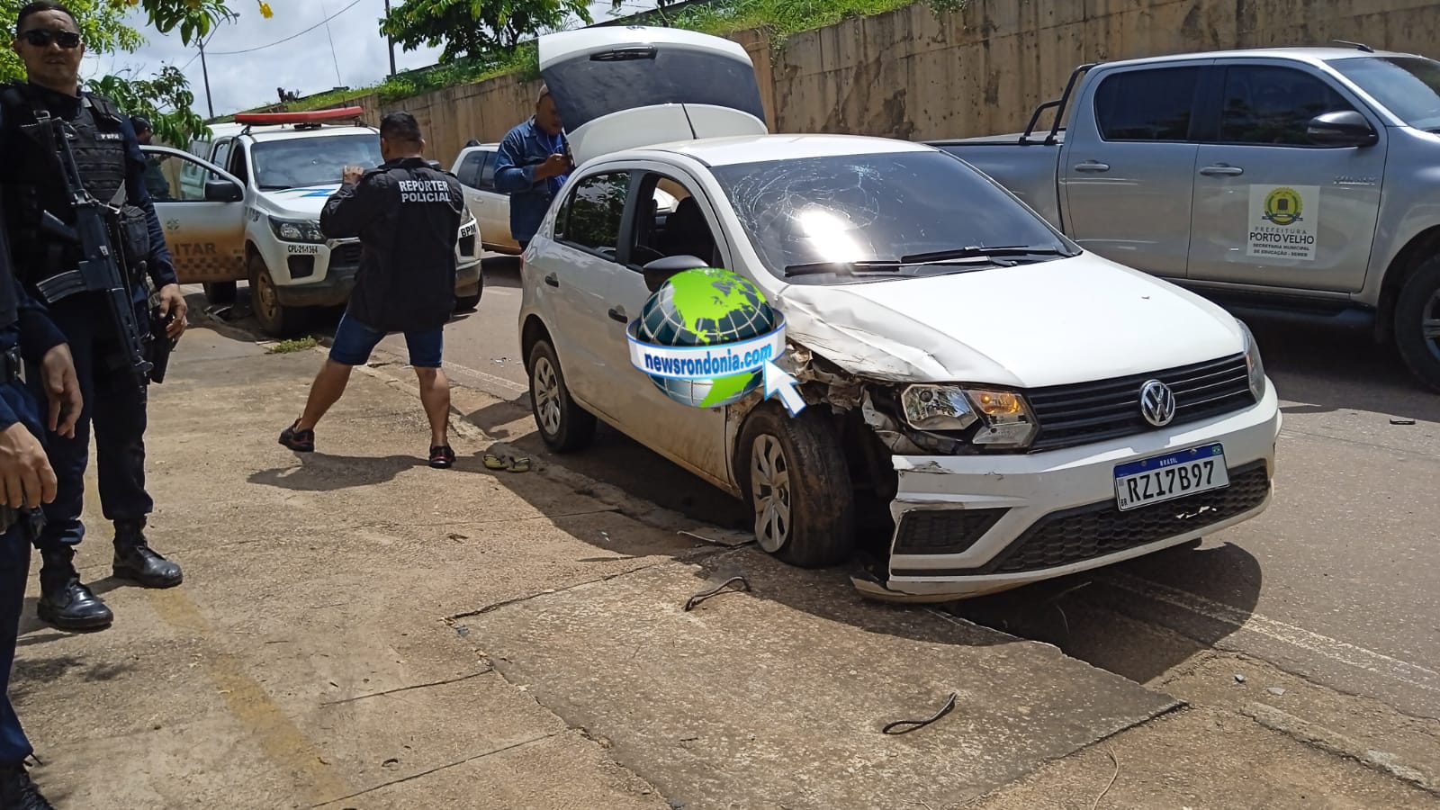 URGENTE: PM fecha o cerco e prende criminosos com carro roubado após perseguição