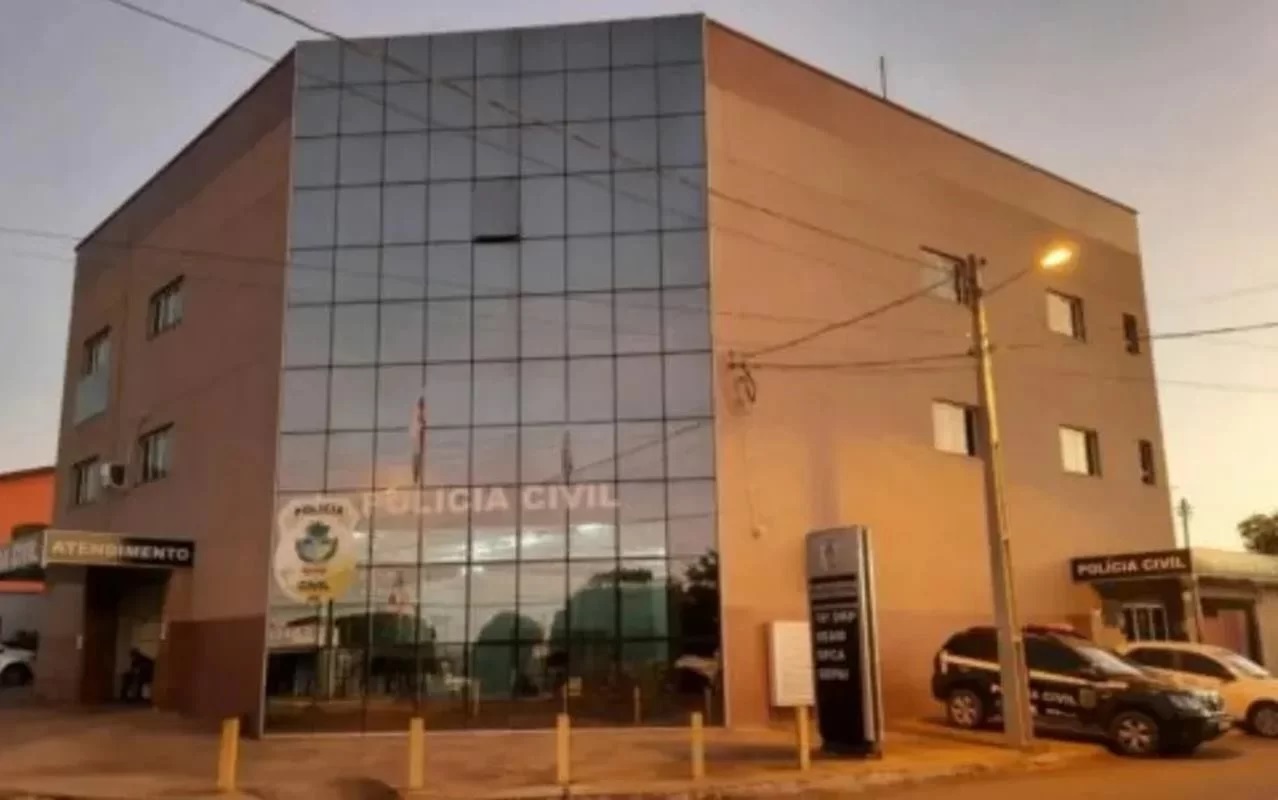 Mãe agride filha de 16 anos com barra de ferro por não aceitar namoro