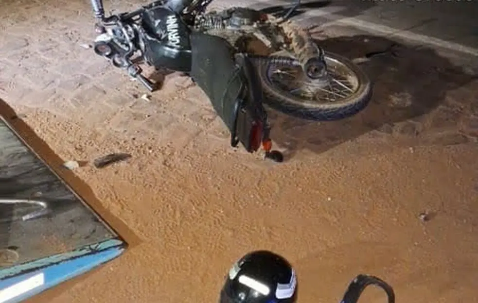 Acidente entre duas motos e carro deixa um morto e um ferido na BR-070