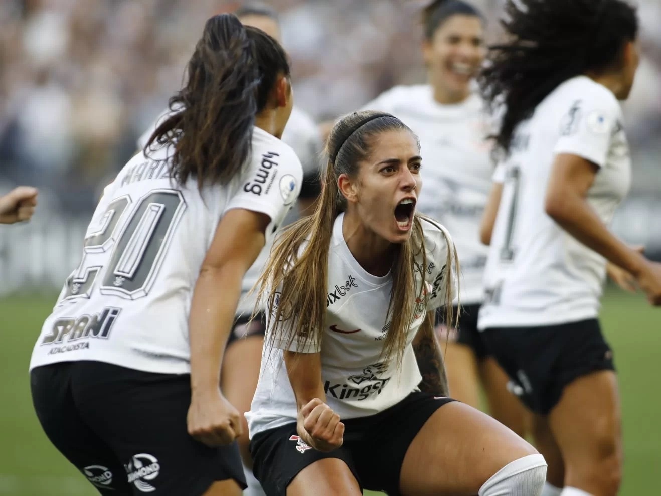 Time feminino do Corinthians é eleito 3° melhor do mundo