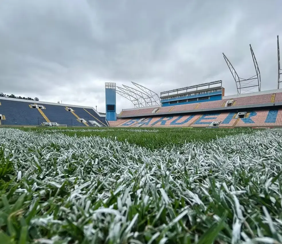 Com duelo de gigantes e zebra, Copinha define finalistas nesta segunda; veja onde assistir