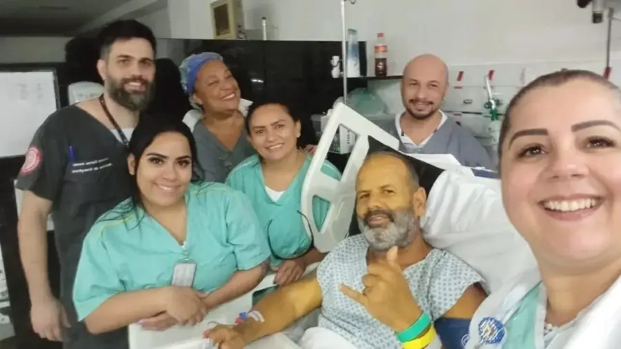 ‘Definhei, morri e voltei’: ele teve leptospirose após comer manga do chão