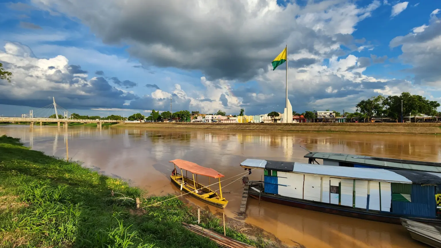 Rio Acre volta a vazar e se distancia da cota de alerta; veja