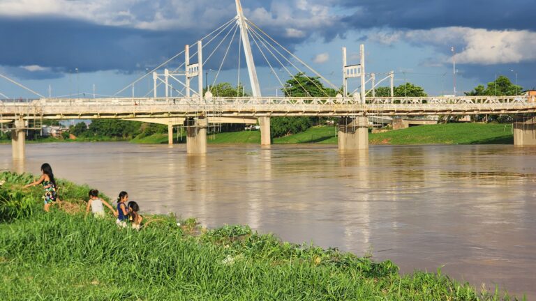 Nível do Rio Acre se estabiliza, mas segue perto dos 12 metros em Rio Branco