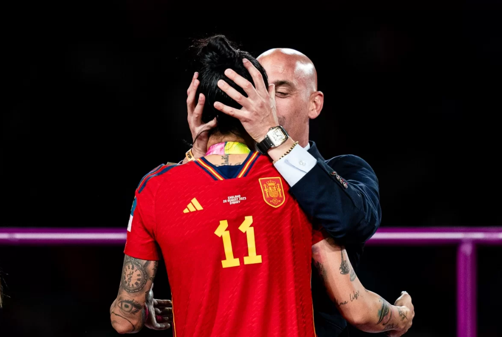Rubiales será julgado por beijo não consentido em jogadora da Espanha