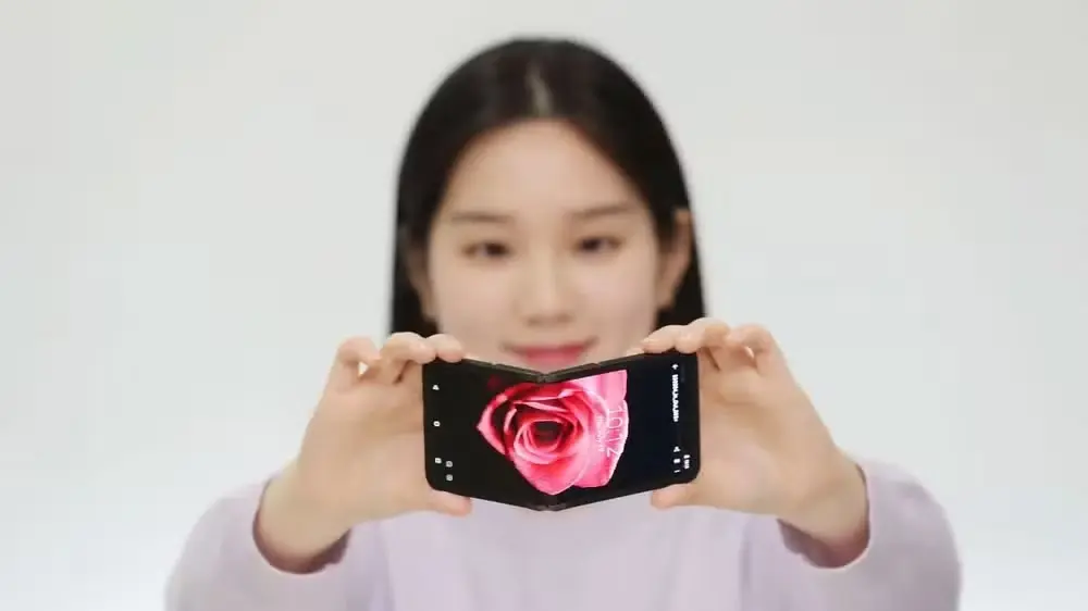 Samsung revela celular ‘contorcionista’ que dobra ao avesso na CES 2024