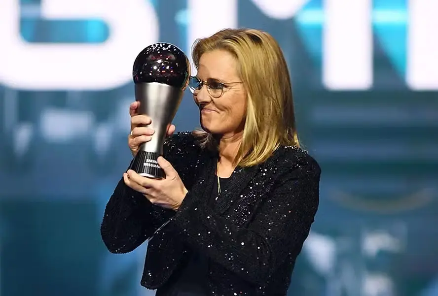 Eleita melhor treinadora do mundo, Sarina Wiegman renova com seleção inglesa até 2027