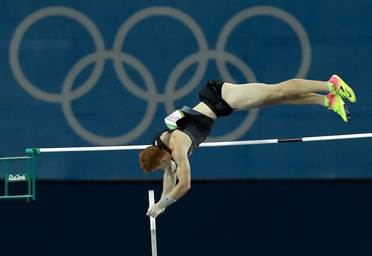 Campeão mundial do salto com vara morre aos 29 anos