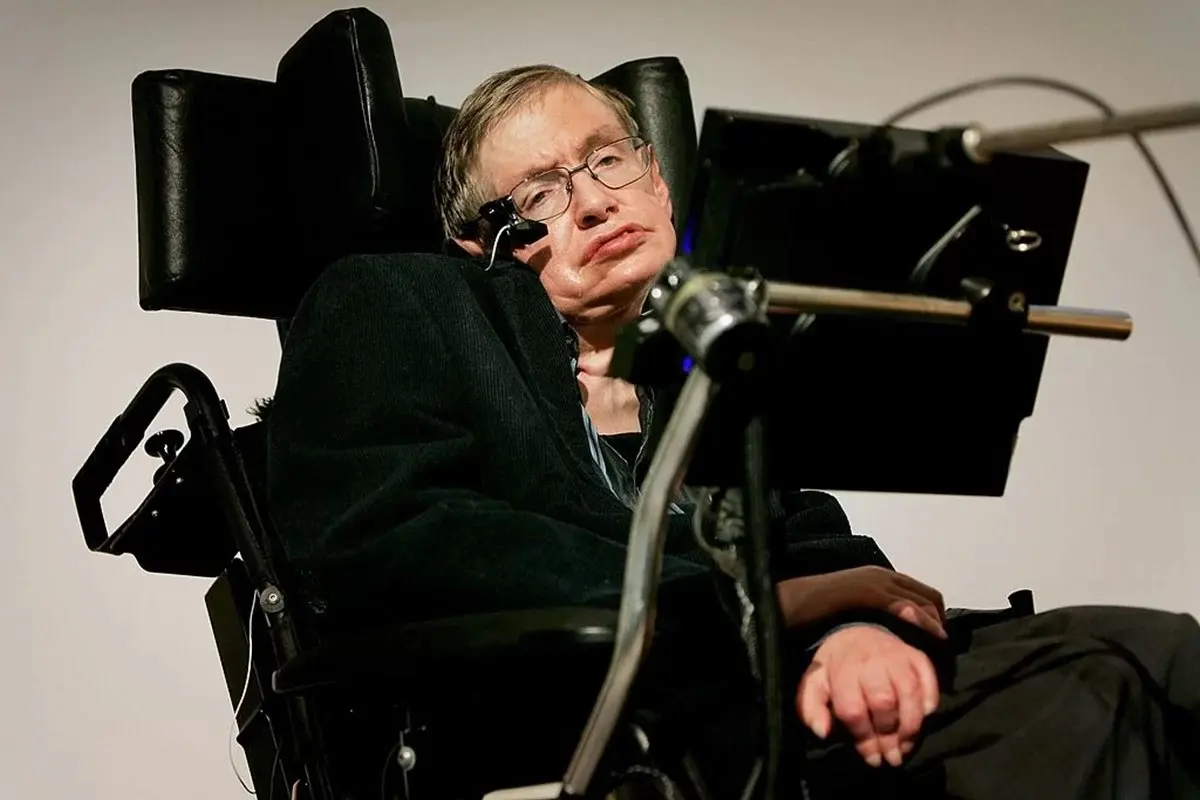 Stephen Hawking é acusado de participar de orgia com adolescentes