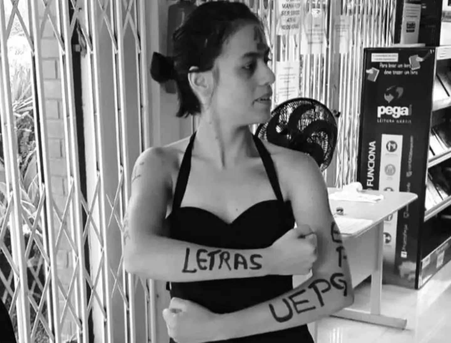 Órfã, jovem em situação de rua é aprovada em 1º lugar em vestibular de universidade pública