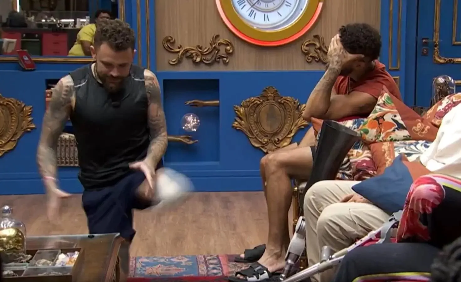 Vídeo: Vinicius mostra como faz sexo quando o “bagulho fica louco”