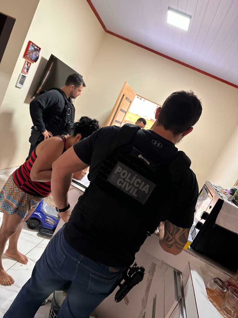 Casal do tráfico é preso em flagrante pela Polícia Civil em Cruzeiro do Sul